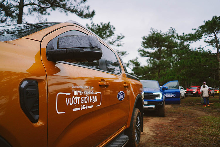 Ford Ranger va Everest but pha gioi han, truyen lua dam me-Hinh-17