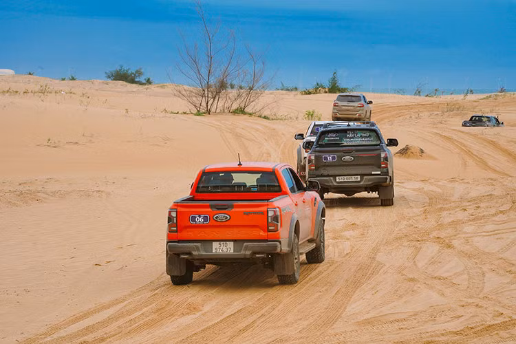 Ford Ranger va Everest but pha gioi han, truyen lua dam me-Hinh-20