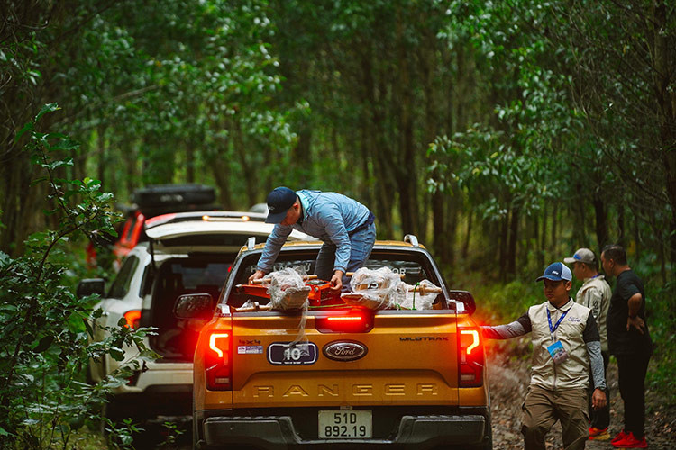 Ford Ranger va Everest but pha gioi han, truyen lua dam me-Hinh-11