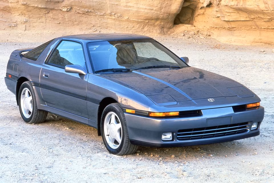 Năm 1986, thế hệ thứ 3 của Supra ra mắt sau thời gian chậm trễ do quá trình sản xuất. Phiên bản này có khối động cơ 6 xi-lanh thẳng hàng với dung tích 3 lít cùng công suất 200 mã lực. Tại thời điểm ra mắt, Supra 1986 được bán với mức giá hơn 18.000 USD.