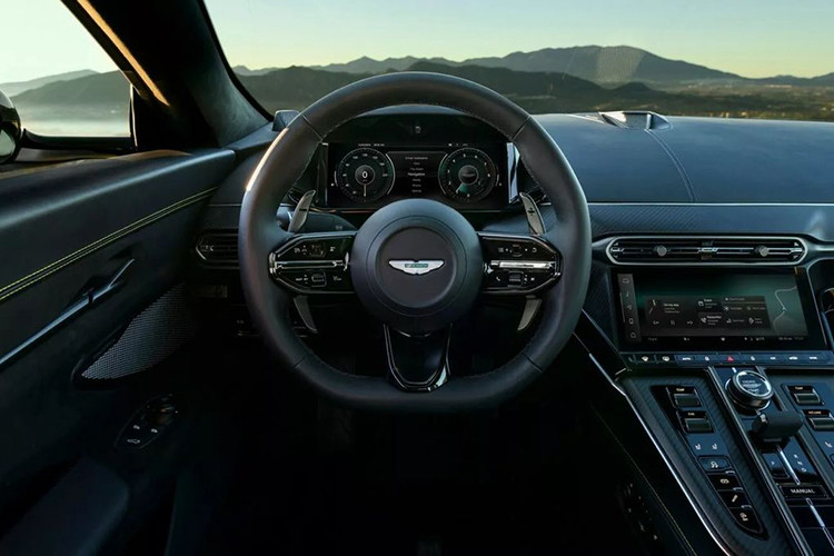 Aston Martin Vantage 2025 còn nhận được một số nâng cấp đáng chú ý khác như: hệ thống kiểm soát thân xe chủ động tiên tiến và khóa vi sai điện tử cầu sau hoạt động cùng với hệ thống ESP cập nhật.