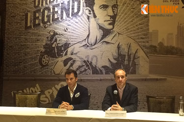 Tại Ngày hội Vespa diễn ra vào chiều ngày 13/6 tại Hà Nội, danh thủ người Ý Alssandro Del Piero đã có mặt với vai trò đại sứ toàn cầu thương hiệu Vespa.