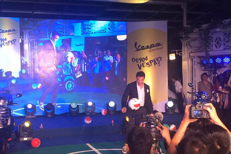 Del Piero cho biết anh đi xe Vespa từ năm 14 tuổi (ở Ý 14 tuổi được phép đi xe hai bánh). Anh thích lái Vespa phiêu du trên những con phố vào những ngày thời tiết đẹp có nắng có gió, ví như thời tiết Việt Nam.