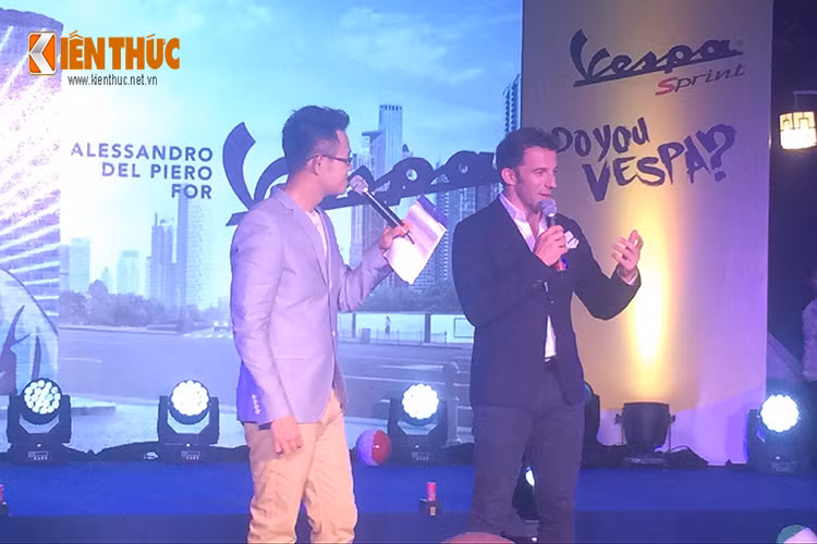 Việt Nam là đất nước duy nhất tại Châu Á, huyền thoại bóng đá Alessandro Del Piero có chuyến thăm ở vai trò đại sứ thương hiệu Vespa toàn cầu.