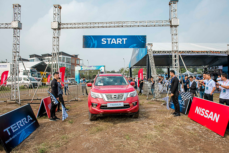 Sau khoảng 3 tháng chính thức mở bán, với mong muốn mang lại cho các khách hàng yêu mến mẫu xe Nissan Terra mới cơ hội được khám phá taát cả những tính năng vượt trội, Nissan Việt Nam phối hợp cùng các Đại lý đã thực hiện các chương trình trải nghiệm dành riêng cho dòng xe này.