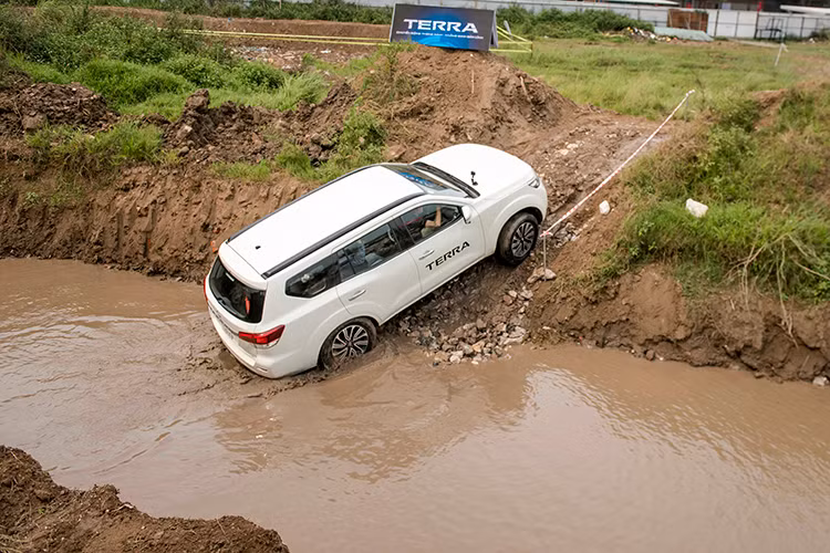 Các khách hàng quan tâm đến mẫu SUV mới nhà Nissan có thể liên hệ với bất kỳ đại lý Nissan nào gần nhất hoặc trực tiếp đến Le Parc Gamuda, Hoàng Mai, Hà Nội trong hai ngày 2 và 3/3/2019 để trải nghiệm các bài off-road khó khăn nhất dành cho Nissan Terra.