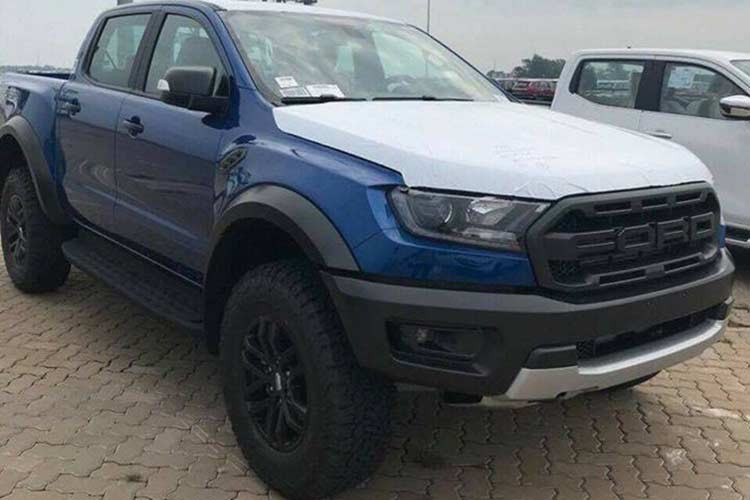 Những hình ảnh về lô hàng của hãng Ford cập cảng TP HCM trong ngày 21/9 vừa qua đã nhận được sự quan tâm từ phía cộng đồng mạng cũng như giới mê xe trong nước khi có sự xuất hiện chiếc xe bán tải hoàn toàn mới Ford Ranger Raptor 2018.