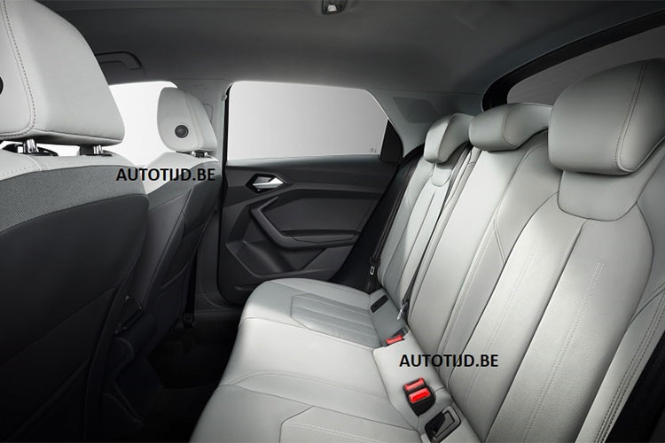 Xe sở hữu chiều dài tổng thể 4.030 mm, rộng 1.740 mm và cao 1.410 mm. So với thế hệ cũ, Audi A1 2019 không tăng nhiều về mặt kích thước. Thế nhưng, khoang hành lý của mẫu xe hatchback này vẫn được cải thiện đáng kể về thể tích, cụ thể là tăng 65 lít lên 334 lít nếu hàng ghế sau dựng thẳng đứng. Con số tương ứng khi hàng ghế sau gập xuống là 1.090 lít