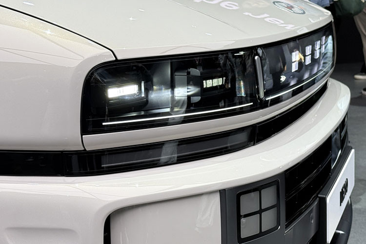 Xe được trang bị cụm pin nhiên liệu hydro với công suất 147 mã lực, đi kèm động cơ điện công suất 201 mã lực. Nhờ sự cải tiến này, Nexo có khả năng tăng tốc từ 0–100 km/h chỉ trong 7,8 giây, đồng thời dung tích bình hydro cũng được tăng từ 6,33 kg lên 6,69 kg. Điều này giúp xe có thể di chuyển hơn 700 km chỉ sau một lần nạp đầy.