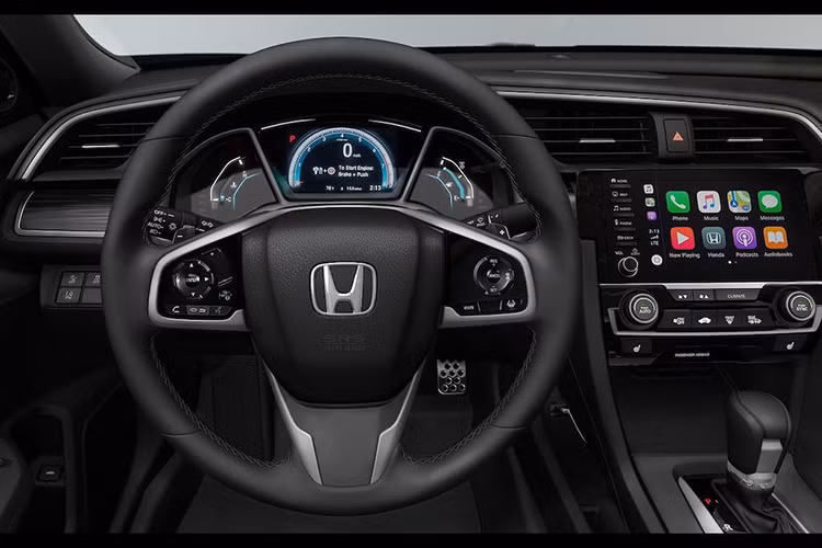 Hệ thống an toàn tiêu chuẩn gồm ổn định thân xe VSA, phanh ABS có hỗ trợ phanh khẩn cấp EBD, đèn hậu dừng khẩn cấp, camera lùi và 4 túi khí. Đáng tiếc, Civic 2019 tại Indonesia không được trang bị gói tổ hợp công nghệ an toàn Honda Sensing như bản RS cao cấp nhất tại Thái Lan.