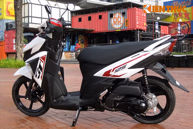 Kích thước tổng thể của Yamaha GT125 2015 là dài 1.870 mm, rộng 675 mm, cao 1.070 mm cùng chiều cao yên 773 mm và khoảng sáng gầm đạt 135 mm với trọng lượng khô 96 kg.
