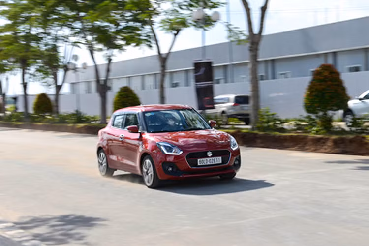 Ở thế hệ mới liên doanh Nhật Bản ngừng lắp ráp và phân phối dòng xe này, Suzuki Swift hoàn toàn mới sẽ được nhập khẩu trực tiếp từ Thái Lan (hưởng thuế nhập khẩu 0% trong khối ASEAN) với giá dự kiến từ 499 triệu đồng. Sau khi được bán ra, xe sẽ cạnh tranh trực tiếp với các đối thủ trong cùng phân khúc như: Toyota Yaris hay Honda Jazz.