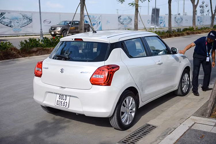 Xe sở hữu kích thước: chiều dài 3.840 mm (giảm 10 mm) và chiều rộng 1.735 mm (tăng thêm 40 mm) và chiều dài cơ sở 2.450 mm (tăng thêm 20 mm). Nhờ đó, không gian chứa đồ của khoang hành lý tăng thêm 46 lít. 