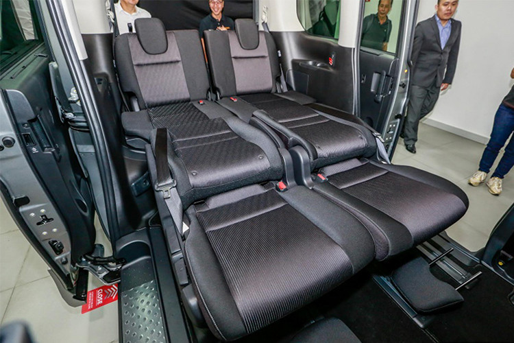 Bên cạnh những nâng cấp về thẩm mỹ và an toàn, Serena 2018 còn được hãng xe ôtô Nissan tinh chỉnh động cơ với ECU được điều chỉnh lại cùng với bộ giảm xóc thể thao với lò xo, thanh cân bằng mới. Hệ thống ổn định thân xe VDC (Vehicle Dynamics Control) cũng được trang bị.