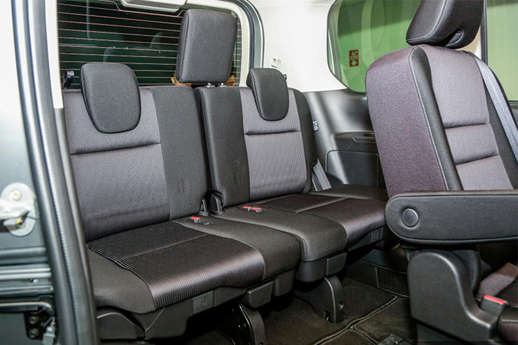 Xe được trang bị động cơ xăng 4 xy-lanh thẳng hàng (I4) dung tích 2.0L (MR20DD) cho công suất tối đa 148 mã lực (150PS) tại vòng tua 6.000 vòng/phút và mô-men xoắn cực đại 200 Nm tại vòng tua 4.400 vòng/ phút, kết hợp với động cơ điện ECO để tạo ra một hệ truyền động hybrid. 