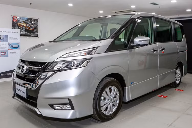 Nhà phân phối Nissan tại Malaysia - Edaran Tan Chong Motor (ETCM) đã ra mắt mẫu xe Nissan Serena S-Hybrid mới, xe có hai phiên bản Highway Star và Premium Highway Star. Theo nhận định, mẫu xe gia đình phiên bản 2018 này chắc chắn sẽ trở nên phổ biến hơn đối với những người yêu thích dòng xe gia đình thể thao của thương hiệu Nissan. 