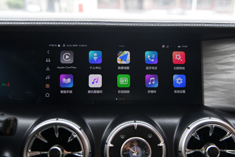 Thế mạnh của Tank 300 nằm ở khả năng vận hành. Tại Thái Lan, Tank 300 mang trên mình khối động cơ hybrid với sự kết hợp của động cơ 2.0L tăng áp, đi kèm mô-tơ điện. Động cơ xăng cho công suất 240 mã lực, mô-tơ điện cho công suất 104 mã lực. Cỗ máy vận hành trên kết hợp với hộp số tự động 9 cấp và hệ dẫn động AWD.