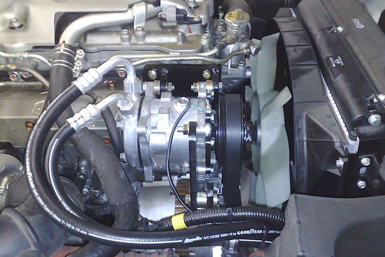 Chính vì vậy chúng ta nên thực hiện bước kiểm tra tổng thể hệ thống làm mát (khả năng làm việc của van hằng nhiệt, các đường ống, quạt, ống nối…) của xế hộp trước khi bước vào mùa nắng nóng kéo dài.