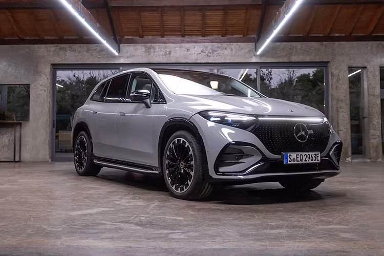Mercedes-Benz EQB, EQE, EQS ra mat thi truong Viet vao thang 9/2023-Hinh-3