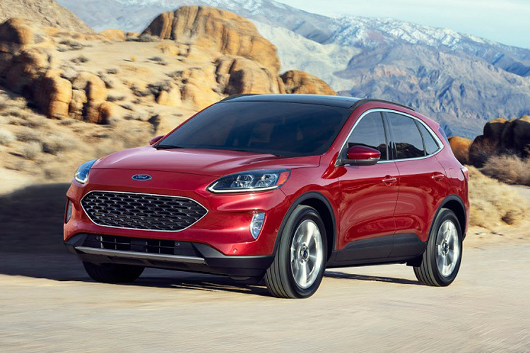 Ford Escape luôn luôn là một lựa chọn có mức giá tương đối phải chăng trong phân khúc compact crossover SUV 5 chỗ. Với giá bán khởi điểm 24.105 USD, Ford Escape 2020 mới sở hữu giá bán dễ tiếp cận hơn so với Toyota RAV4 (25.500 USD) hay Nissan Rogue (25.020 USD) và nhiều mẫu xe khác trong phân khúc.