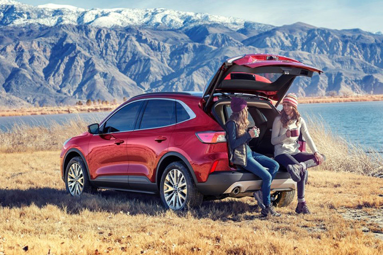 Phần đầu xe được thiết kế tương tự như mẫu xe Mustang thế hệ thứ 6 và cản dưới lấy cảm hứng từ siêu xe Ford GT. Cùng với đó, hệ thống treo và khí động học đã được cải thiện trên mẫu xe mới, giúp tăng trải nghiệm lái.