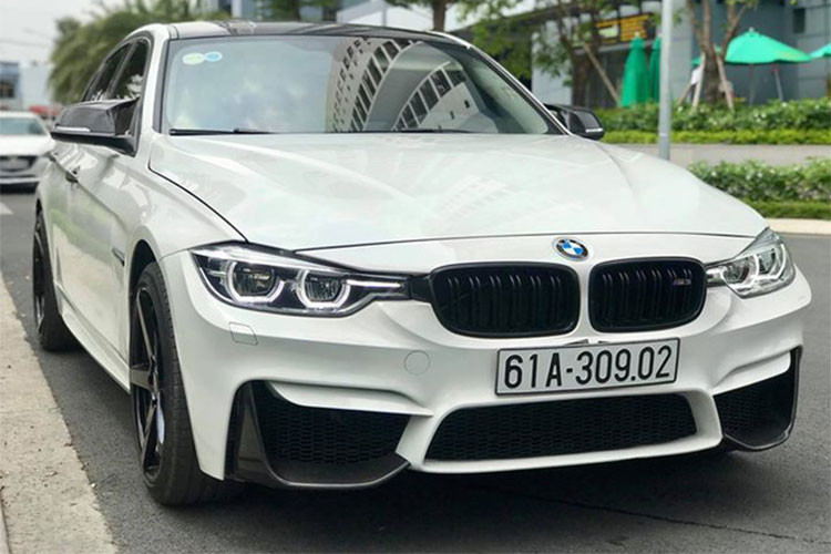 BMW 330i hiện nay còn khá hiếm hàng trên thị trường Việt Nam do phiên bản 320i phổ biến hơn nhờ giá bán rẻ hơn. Giá xe BMW 330i khi ra mắt được công bố 1,77 tỷ đồng cho xe nguyên bản, cạnh tranh trực tiếp với "đối thủ đồng hương" là Mercedes-Benz C300 AMG. 