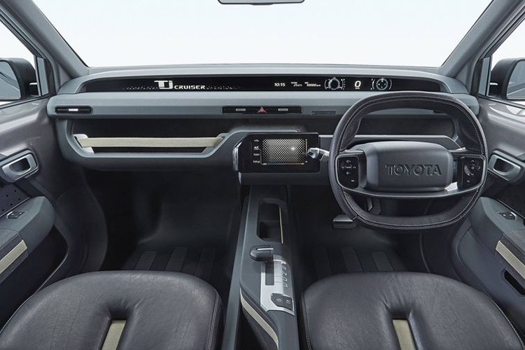 Thiết mới này giúp TJ Cruiser có nội thất không gian rộng rãi, người lái và hành khách dễ dàng bước vào cabin nhờ cửa trước rộng và cửa lùa phía sau (lấy lại từ các mẫu minivan như Siena, Previa, Alphard…). Nội thất của TJ Cruiser đồng thời là tập hợp của các chi tiết hình khối vuông vắn hướng tới phong cách năng động, khỏe khoắn.