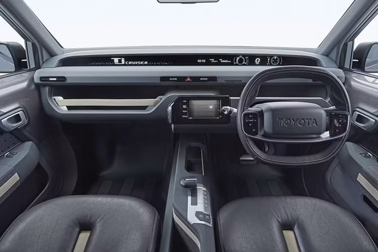 Thiết mới này giúp TJ Cruiser có nội thất không gian rộng rãi, người lái và hành khách dễ dàng bước vào cabin nhờ cửa trước rộng và cửa lùa phía sau (lấy lại từ các mẫu minivan như Siena, Previa, Alphard…). Nội thất của TJ Cruiser đồng thời là tập hợp của các chi tiết hình khối vuông vắn hướng tới phong cách năng động, khỏe khoắn.