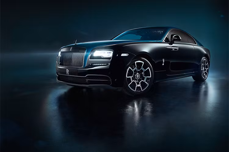 Với việc cho các chi tiết mới, có thể kể đến là nước sơn hai tông màu nổi tiếng trên bản Black Badge sẽ được mở rộng thêm 2 màu mới là đỏ Aphrodite và xanh Morpheus nổi bật trên nền màu đen thân dưới của xe.