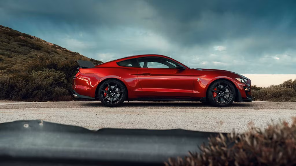 Mức giá khởi điểm cho Ford Mustang Shelby GT500 2020 là 70.300 USD. Nếu tính thêm phí vận chuyển và thuế tiêu thụ xăng thì khách hàng phải trả con số 74.000 USD.