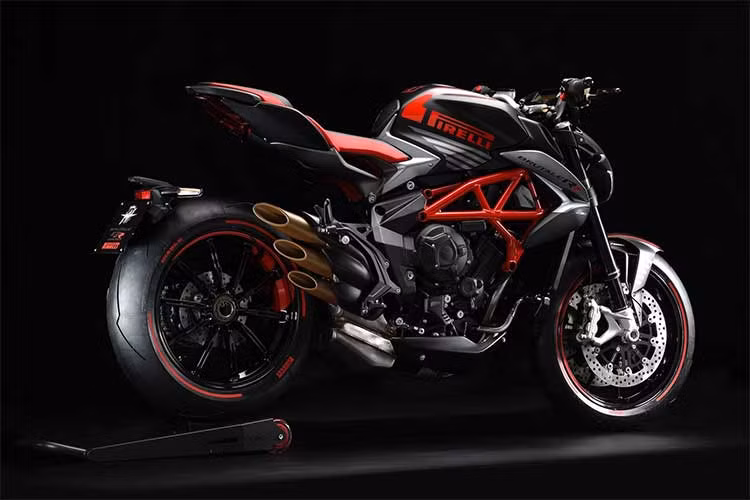 Brutale 800 RR Pirelli sẽ vẫn sử dụng động cơ cho công suất 140 mã lực ở tốc độ 13.100 vòng/phút, và mô-men xoắn cực đại đạt 64 ft-lb ở tốc độ 10.100 vòng/phút. Xe tích hợp loạt tính năng mới khác bao gồm công nghệ hỗ trợ sang số điện tử EAS 2.0, một ly hợp thủy lực và một hệ thống kiểm soát độ bám đường tám cấp.