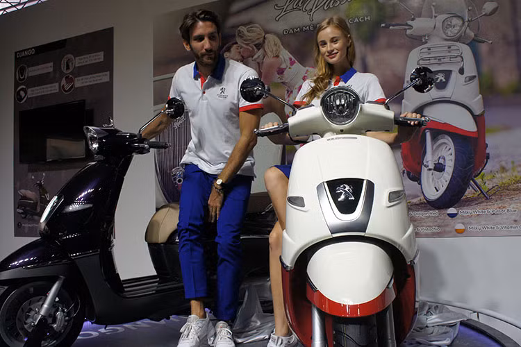 Được biết, các dòng xe của thương hiệu Peugeot Scooters đến Việt Nam lần này đều được nhập khẩu nguyên chiếc mang phong cách đậm chất Pháp, hiệu suất và công suất theo tiêu chuẩn Pháp. CŨng trong buổi ra mắt, đại diện Peugeot tại Việt Nam cũng cân nhắc sẽ cho lắp ráp loạt sản phẩm này trong thời gian tới.