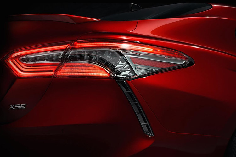 The hãng xe ôtô Toyota cho hay, Camry phiên bản 2019 cũng sẽ có trọng lượng nhẹ hơn rất nhiều do sử dụng khung sàn TNGA thế hệ mới của Toyota, đã từng được áp dụng lần đầu trên mẫu "xe xanh" Prius.