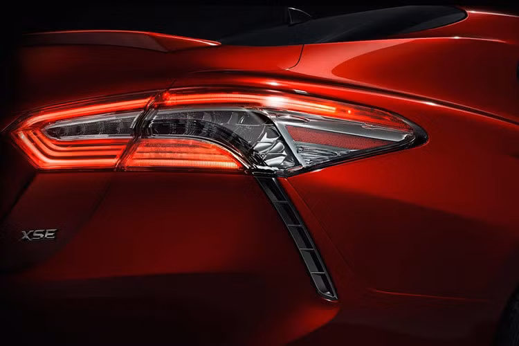 The hãng xe ôtô Toyota cho hay, Camry phiên bản 2019 cũng sẽ có trọng lượng nhẹ hơn rất nhiều do sử dụng khung sàn TNGA thế hệ mới của Toyota, đã từng được áp dụng lần đầu trên mẫu "xe xanh" Prius.