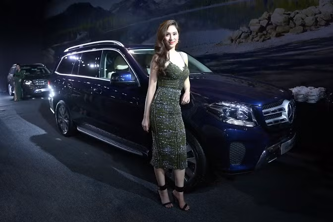 Không chỉ có những mẫu SUV cơ bắp, MBV còn mang đến thủ đô biểu tượng mới về thiết kế &amp; công nghệ ôtô - đặc biệt tại triển lãm lần này sẽ xuất hiện những thiết kế mới của Mercedes khiến bạn cảm thấy ấn tượng ngay từ ánh nhìn đầu tiên.