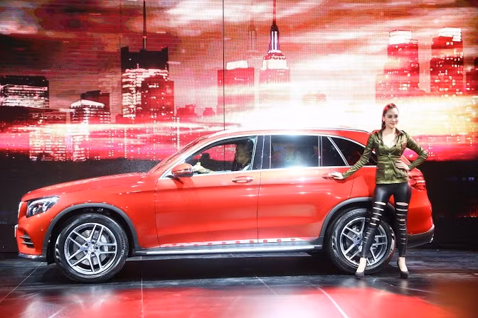 Đây cũng là lần đầu tiên khách hàng Việt Nam, đặc biệt là những tín đồ của thương hiệu ngôi sao 3 cánh tại Hà Nội có thể chiêm ngưỡng trọn bộ sưu tập từ GLA đến GLS, bao gồm 14 phiên bản SUV với tổng giá trị hơn 60 tỷ đồng.