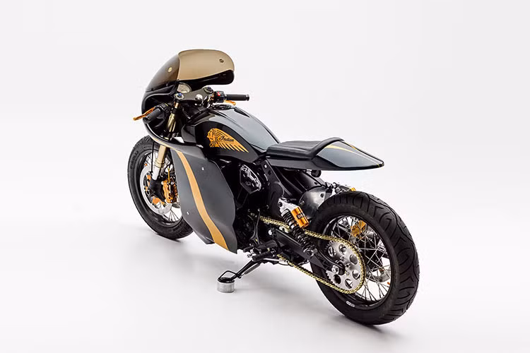 Tổng quan, đây là một bản độ khá táo bạo từ một chiếc Bobber tiêu chuẩn với cỗ máy V-twin cực khủng của hãng xe cơ bắp Indian. Dù trông hơi rời rạc nhưng đây là một bản độ thành công và thể hiện đẳng cấp của tay độ khi thực hiện một bản độ khó như vậy.