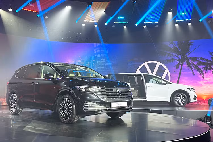 Cốp xe MPV Volkswagen Viloran 2024 đóng mở điện rảnh tay, sở hữu thể tích hơn 400 lít và có thể mở rộng lên tới hơn 2.100 lít - thoải mái chứa những vật dụng quá khổ như ván trượt, thuyền cá nhân hay xe đạp.