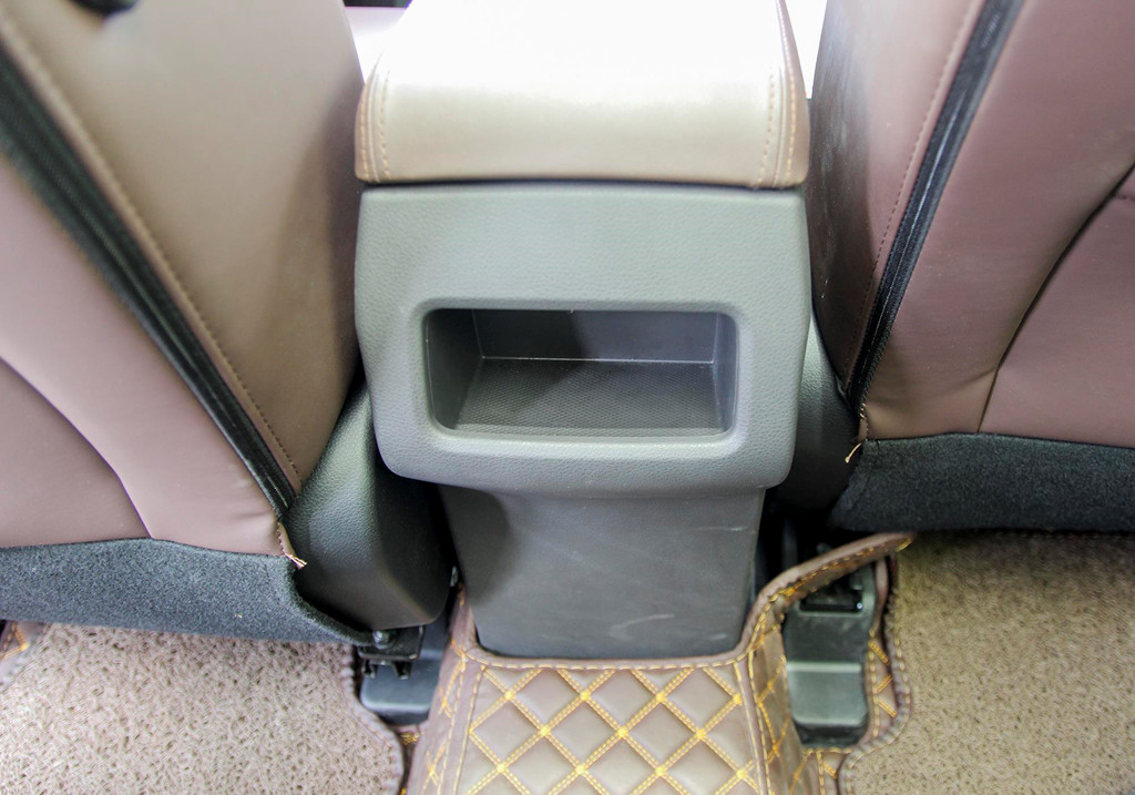 BAIC Q7 là xe không có cửa gió điều hoà cho hàng ghế hai. Nhân viên đại lý cho biết, đường gió điều hoà cho hàng ghế phía sau nằm dưới gầm ghế lái và phụ. Người ở hàng ghế thứ hai không cảm nhận được nhiều gió từ điều hoà.