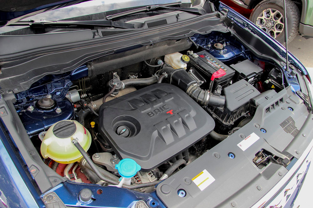 Theo nhân viên đại lý, BAIC Q7 dùng chung động cơ 1.5 lít với Mitsubishi Xpander nhưng có tăng áp. Cho công suất tối đa 150 mã lực, mô-men xoắn 210 Nm.