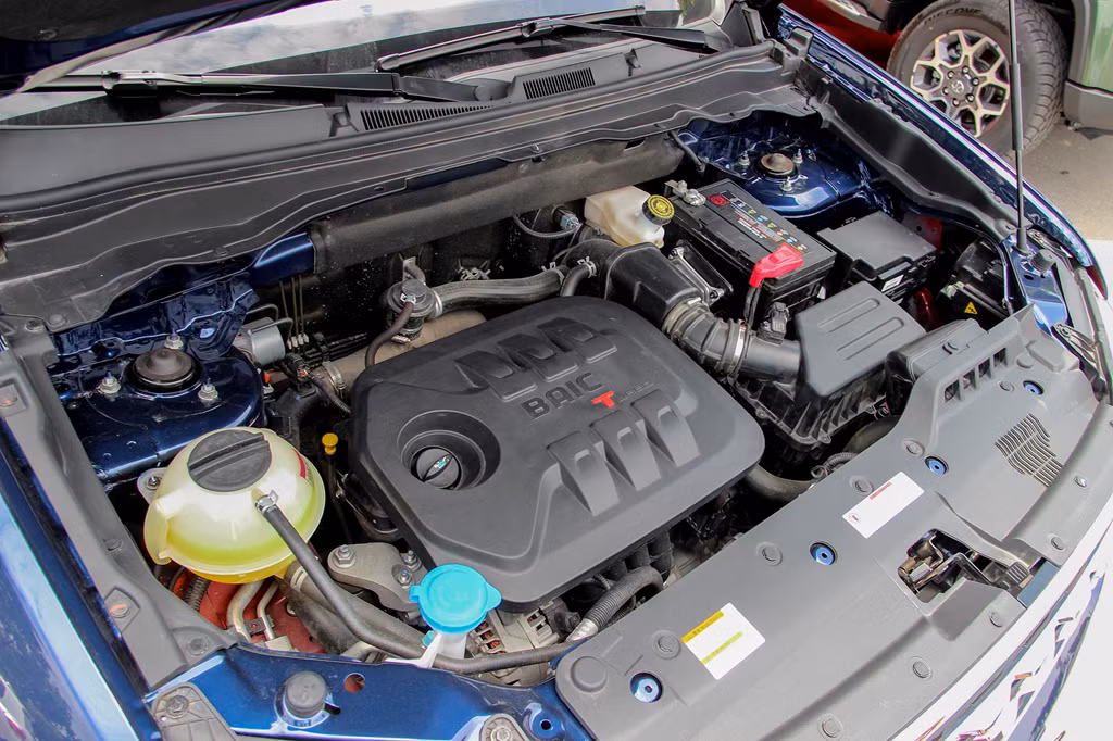 Theo nhân viên đại lý, BAIC Q7 dùng chung động cơ 1.5 lít với Mitsubishi Xpander nhưng có tăng áp. Cho công suất tối đa 150 mã lực, mô-men xoắn 210 Nm.