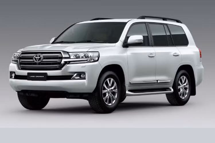 Mẫu xe SUV Toyota Land Cruiser 2019 được bổ sung thêm trang bị an toàn, tiện nghi mới. Mẫu xe vẫn được nhập khẩu nguyên chiếc và chính thức có mặt tại các đại lý Toyota Việt Nam ngay trong tháng 4 này.