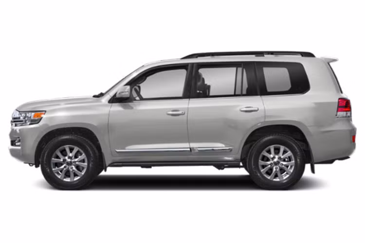 Toyota Land Cruiser được biết đến là mẫu SUV cỡ lớn, sang trọng và phù hợp với các cung đường off-road. Toyota Land Cruiser 2019 có kích thước tổng thế 4950 x 1980 x 1945 (mm) và chiều dài cơ sở 2.850mm. Thiết kế ngoại thất của Toyota Land Cruiser 2019 không có nhiều thay đổi so với thế hệ trước đó.
