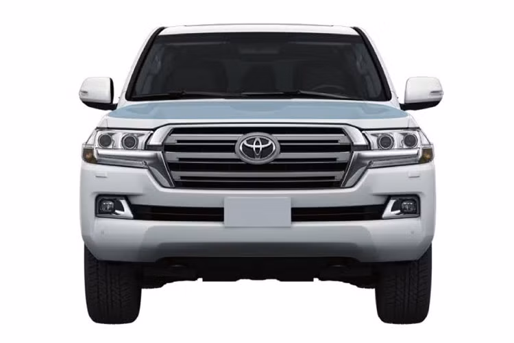 Cụ thể, ngoại thất xe vẫn giữ đường nét từ 2015, không có sự thay đổi nào ở kiểu dáng bên ngoài.Xe được trang bị đèn chiếu sáng LED với projector kép, điều chỉnh góc chiếu tự động và tích hợp chức năng rửa đèn.