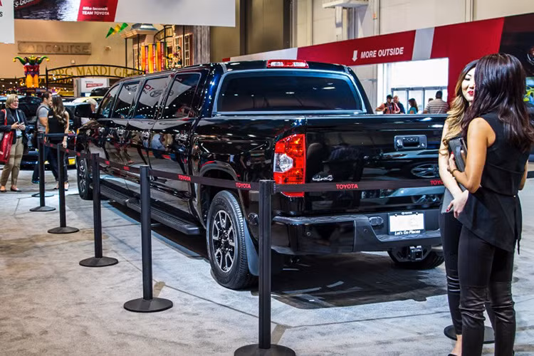 Nó đã được các kỹ sư của Toyota đã thực hiện kéo dài hệ thống khung gầm trên mẫu xe nguyên bản để đưa mẫu xe này đạt tới một kích thước khủng khiếp.