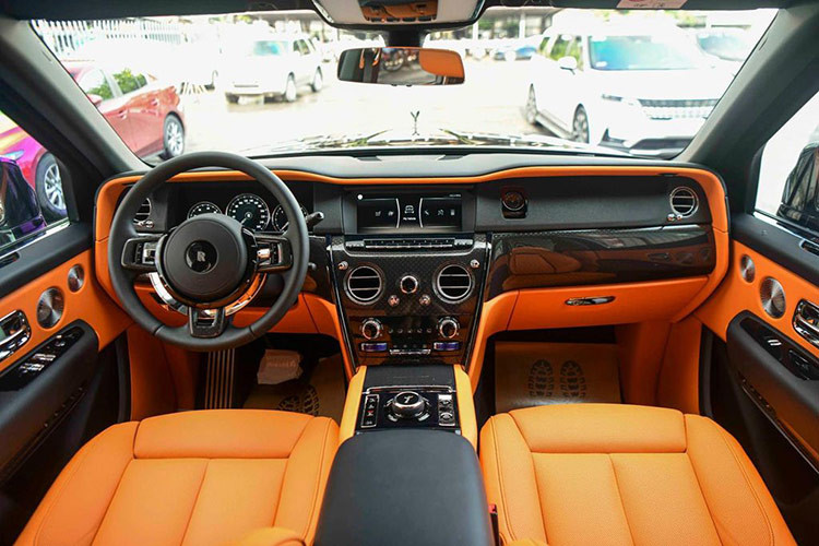 Cuối cùng, hãng xe siêu sang Rolls-Royce còn cải thiện sức mạnh cho chiếc SUV siêu sang Cullinan Black Badge 2024 so với bản tiêu chuẩn.