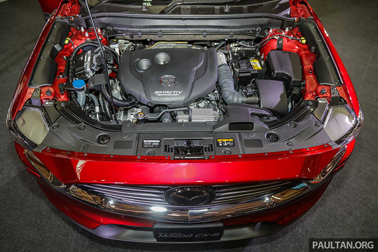 Mazda CX-8 tại Malaysia sẽ có 02 lựa chọn động cơ: bao gồm dầu 04 xy-lanh thẳng hàng Skyactiv-D 2.2 lít sản sinh công suất 188 mã lực tại 4.500 vòng/ phút và mô-men xoắn cực địa 450 Nm tại 2.000 vòng/ phút; động cơ xăng 4 xy-lanh thẳng hàng (I4) Skyactiv-G 2.5L hút khí tự nhiên (N/A) mạnh 192 mã lực tại 6.000 vòng/phút và 257Nm có được từ 3.250 vòng/ phút. Cả 02 đều sử dụng hộp số tự động 6 cấp Skyactiv-Drive.