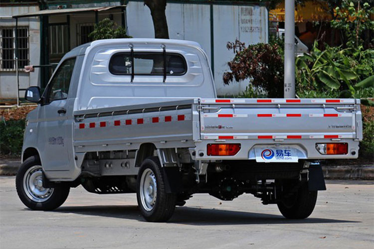 Cung cấp sức mạnh cho mẫu xe bán tải nhỏ bé này là khối động cơ xăng 4 xi-lanh, dung tích 1,5 hoặc 1,8 lít. Trong đó, đông cơ 1,8 lít tạo ra công suất tối đa 127 mã lực và mô-men xoắn cực đại 170 Nm.