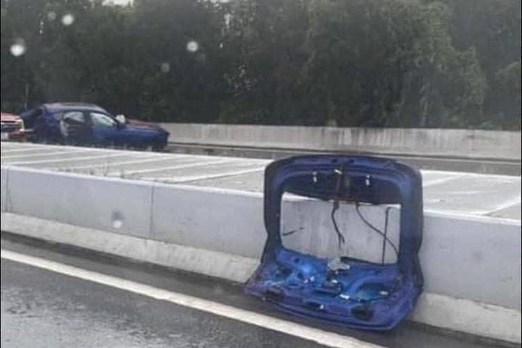 Chiếc Maserati Levante Trofeo hàng hiếm không may gặp tai nạn này thuộc phiên bản giới hạn Launch Edition, chỉ được sản xuất với số lượng giới hạn 100 chiếc trên toàn cầu. Xe có giá niêm yết hơn 15 tỷ đồng.