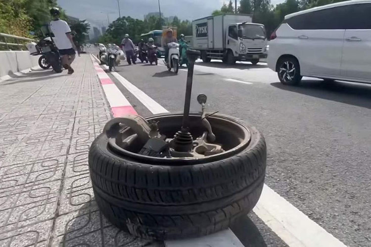 Trofeo vốn là phiên bản hiệu suất cao của dòng SUV hạng sang Maserati Levante. Xe được trang bị nhiều chi tiết ngoại thất và nội thất ốp sợi carbon bền, nhẹ. Bên cạnh đó, xe còn sở hữu bộ vành hợp kim 21 inch bằng hợp kim nhôm nhẹ, hệ thống giải trí Maserati Touch Control Plus và hệ thống âm thanh Bowers &amp; Wilkins với 17 loa công suất lớn.